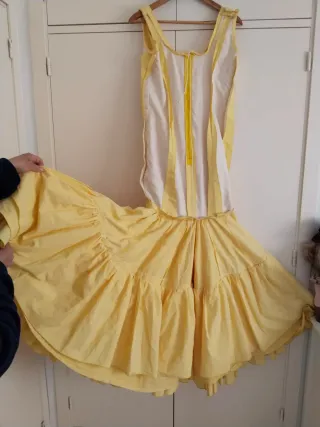 Traje de Flamenca Amarillo Volantes.