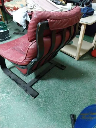 Sillón de piel burdeos