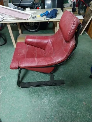 Sillón de piel burdeos