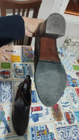 Botín de piel marrón