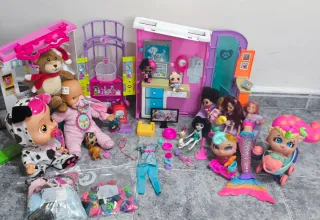 Clínica Veterinaria Barbie y muñecos