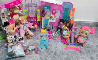 Clínica Veterinaria Barbie y muñecos