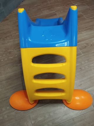 Tobogán infantil azul y naranja