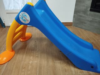 Tobogán infantil azul y naranja