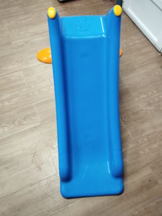 Tobogán infantil azul y naranja