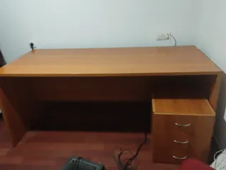 Mesa de estudio de madera