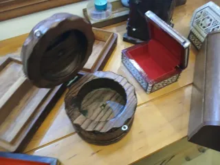 Cofre de madera tallada en perfecto estado