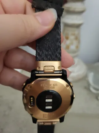 Reloj Garmin Dorado y Negro