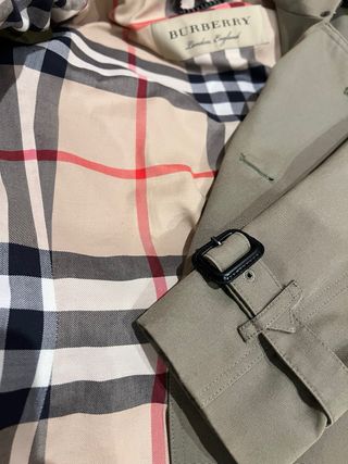 Gabardina Burberry Verde Talla XS