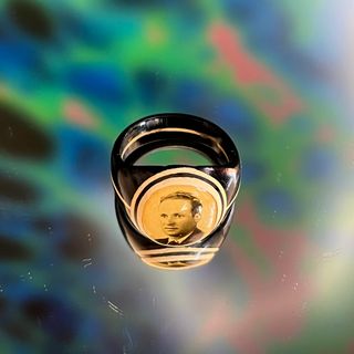 Anillo de Prisión Antigüo con Retrato - 1930s