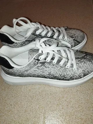 Zapatillas serpiente talla 39