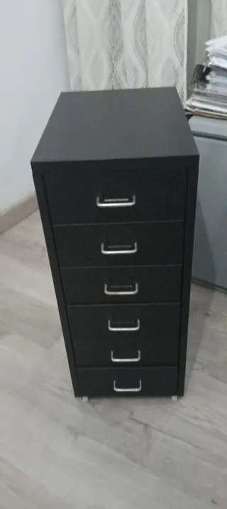 Mueble de oficina con cajones negro