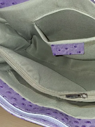 Bolso Cuero Italiano Morado. Comprado en Venecia.