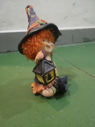 Figura Bruja Halloween Linterna Escoba