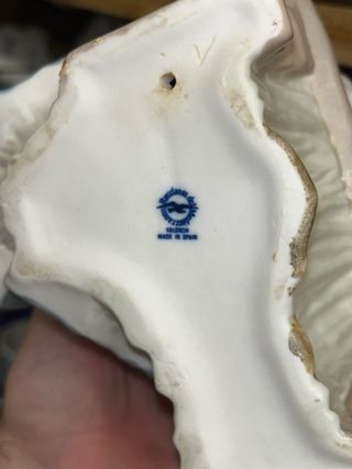 Figura porcelana Mediflor Valencia mujer y gato