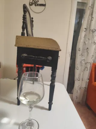 Mueble tocador antiguo pequeño