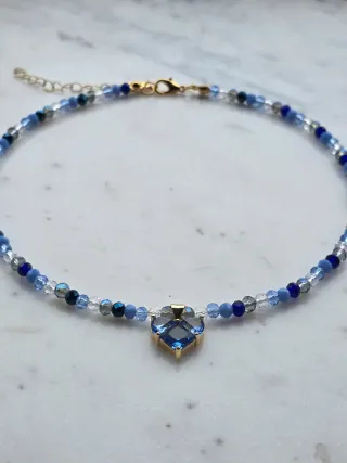 Collana fatta a mano con ciondolo cuore blu