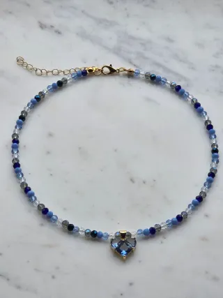 Collana fatta a mano con ciondolo cuore blu