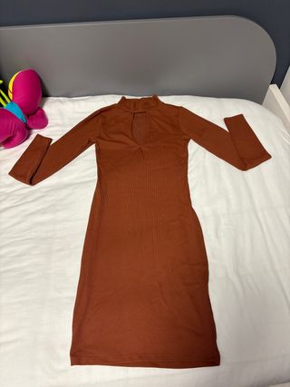 Vestido marrón de manga larga