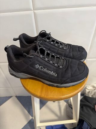 Zapatillas senderismo Columbia negras y grises