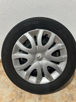 Rueda 15 4X100 Kumho 185/65 con tapacubos Renault
