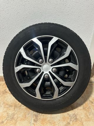 Rueda 15 4X100 Kumho 185/65 con tapacubos Renault