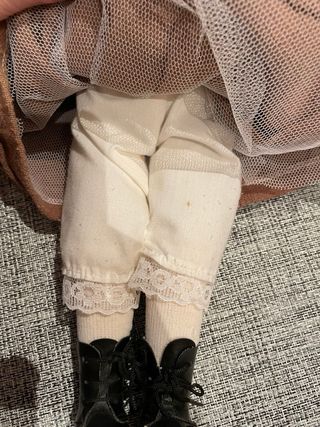 Muñeca de porcelana Colección Fairytale- Gretel