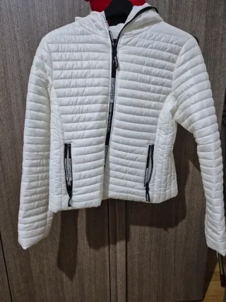 Giubbino bianco con cappuccio