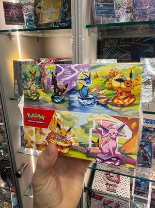 Case mini tin Pokemon Evoluzioni Prismatiche ITA