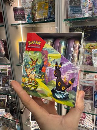 Case mini tin Pokemon Evoluzioni Prismatiche ITA