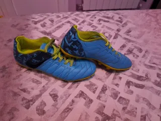 Botas de fútbol niño Kipsta Talla 34