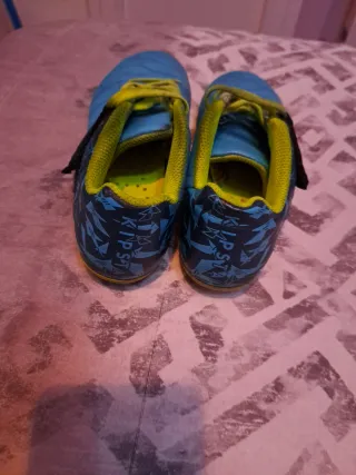 Botas de fútbol niño Kipsta Talla 34