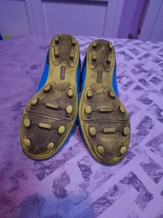 Botas de fútbol niño Kipsta Talla 34