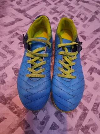 Botas de fútbol niño Kipsta Talla 34