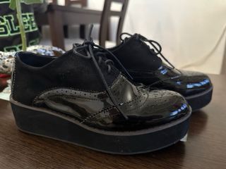 Zapatos negros charol plataforma 37