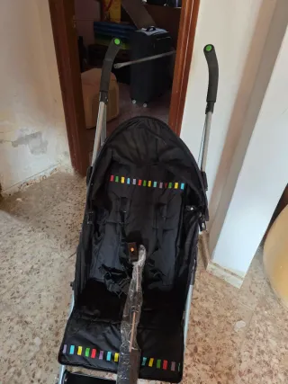 Carrito de bebé negro