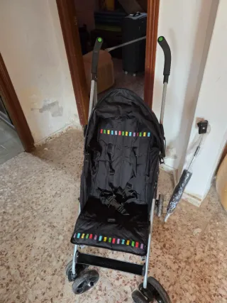 Carrito de bebé negro