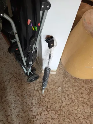 Carrito de bebé negro