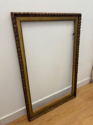 Marco de madera dorado moldura decorada