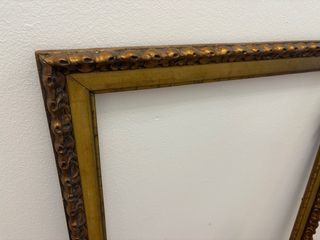 Marco de madera dorado moldura decorada