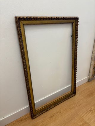 Marco de madera dorado moldura decorada