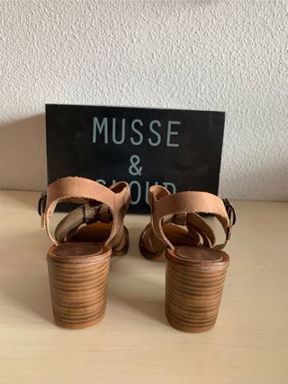 Sandalias tacón marrones talla 37 de Musse&Cloud