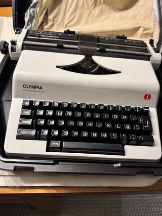 Máquina de escribir eléctrica Olympia
