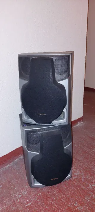 Pareja Altavoces Aiwa Plata y Negro