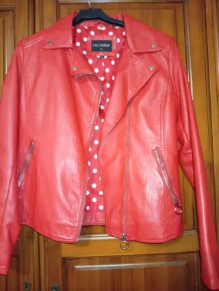 Cazadora polipiel roja talla 40