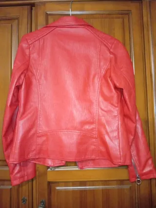 Cazadora polipiel roja talla 40