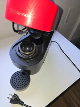 Cafetera Nespresso Vertuo Pop Roja
