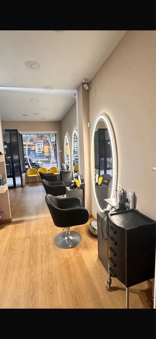 Traspaso de peluquería 40.000€ 1.200 de alquiler