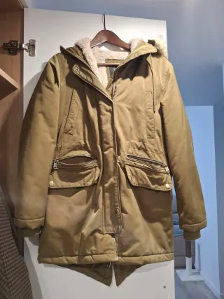 Parka verde militar con capucha