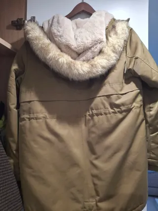 Parka verde militar con capucha
